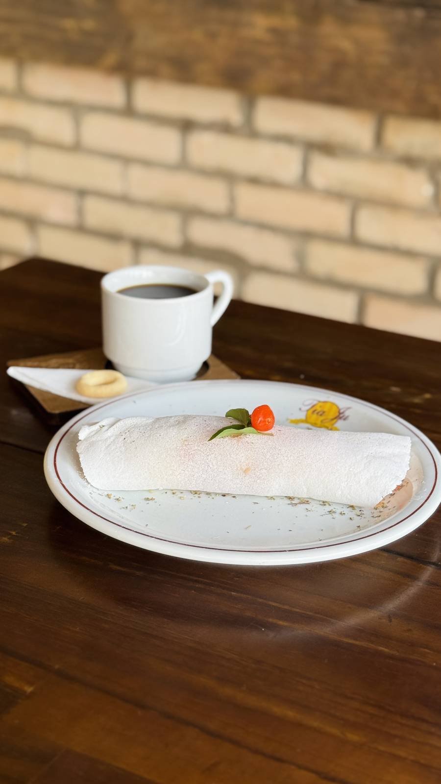 Prato de comida caseira servido na Tia Ju